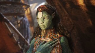 Zoe Saldana in green makeup as Neytiri in Avatar: The Way of Water